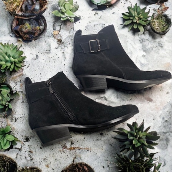 LIKE ✨NEW ✨ BLONDO WATERPROOF SUEDE ANKLE BOOTS WITH BUCKLE SIZE 7M - Picture 1 of 5